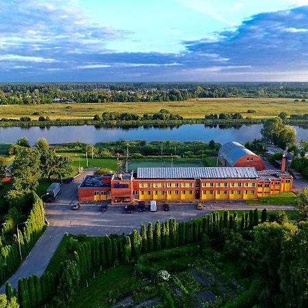 Riverside Motel Jelgava Buitenkant foto