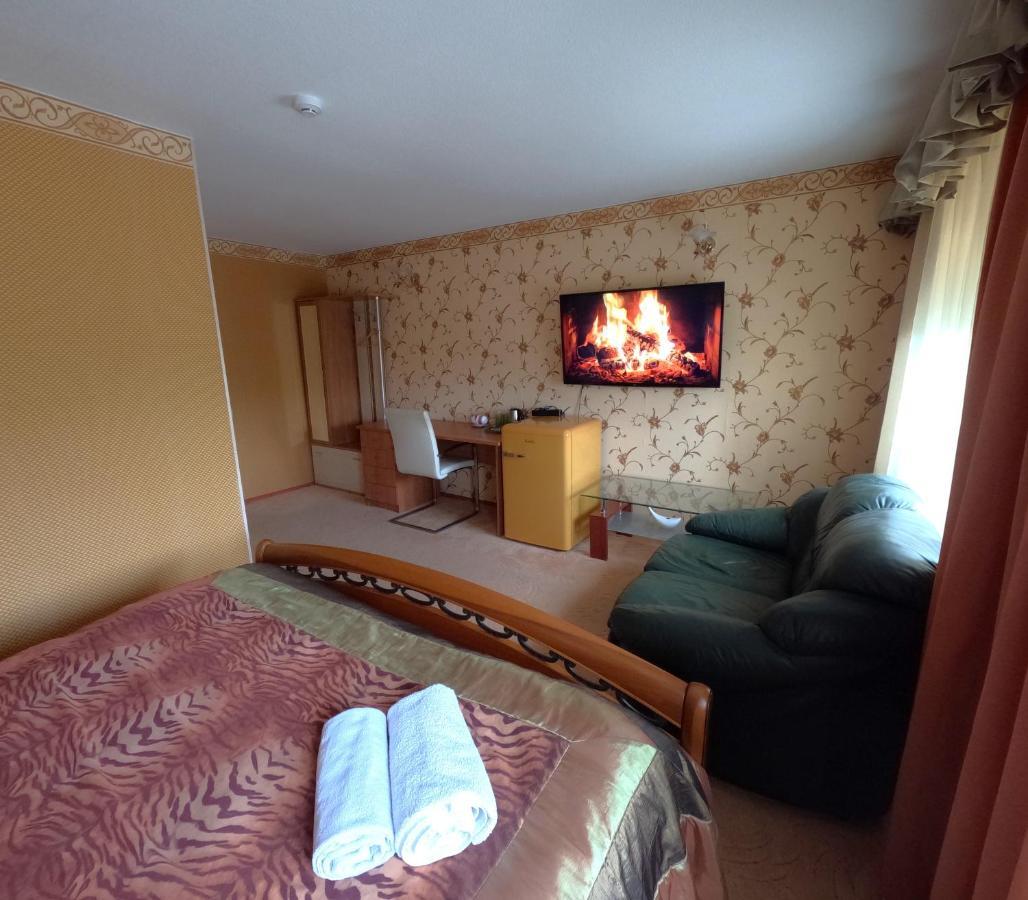 Riverside Motel Jelgava Buitenkant foto