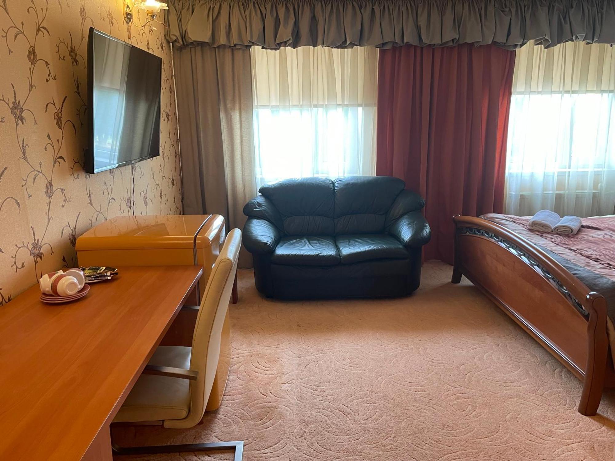 Riverside Motel Jelgava Buitenkant foto