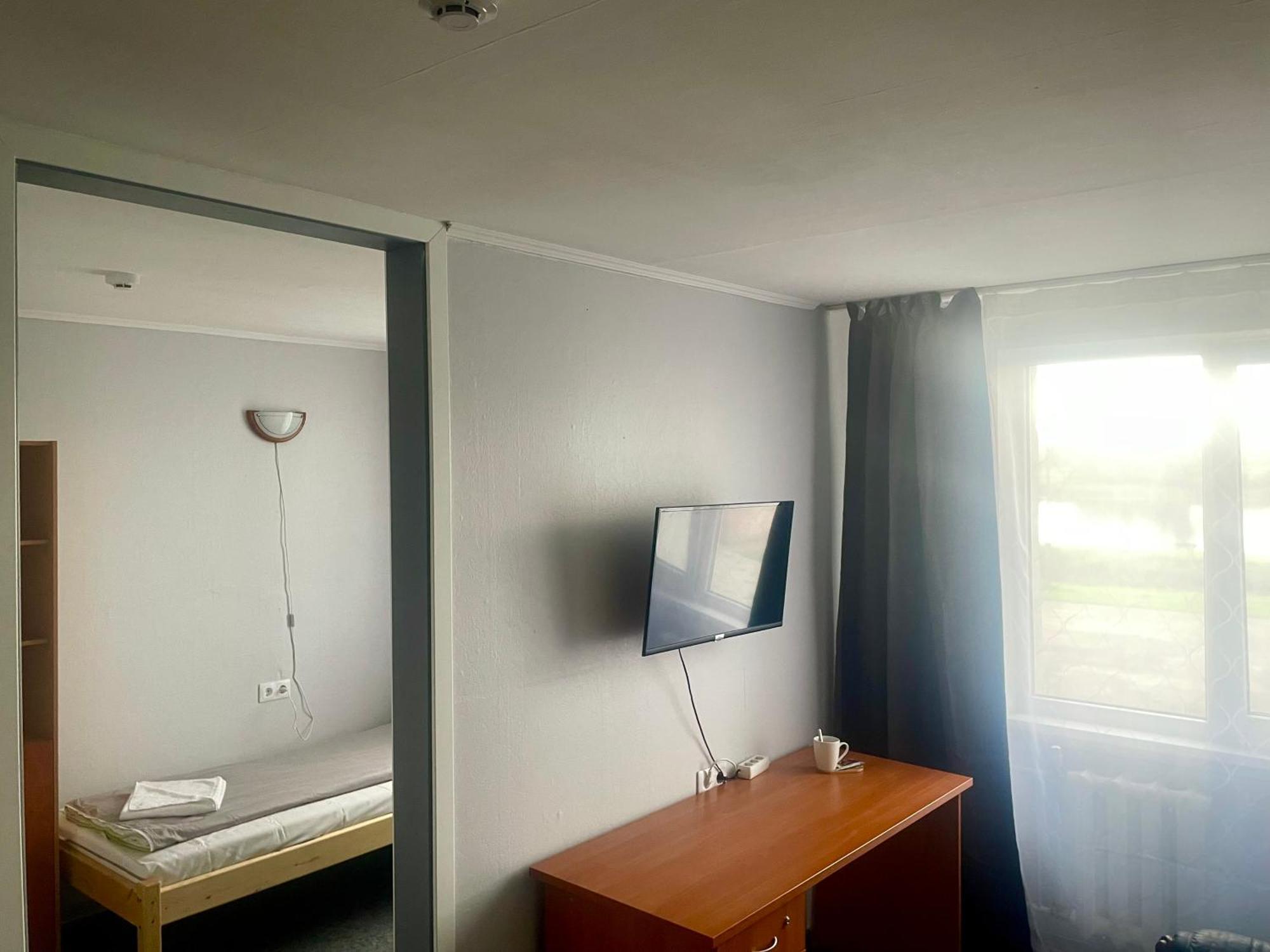 Riverside Motel Jelgava Buitenkant foto